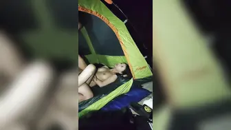 【小优的榨汁机】户外露营，帐篷内3P，连续2炮，小美女身材一流，静谧夜晚格外刺激，画面唯美刺激，人气登顶赚翻