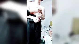 【极品大骚逼】淫窝今天来新人【上】安徽小姐妹双飞，白嫩害羞，这几个壮汉爽翻，轮番上场刺激一刻精彩