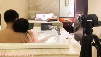 极品身材的美女空姐【上篇】穿上黑丝和学生制服，把金主爸爸伺候好了才能要礼物
