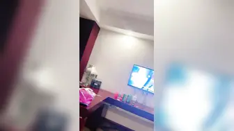 被男友操的心花怒放的【小骚货-上篇】笑着很开心，酒店后入长发锥子奶妹妹，多角度拍摄，最后口爆一嘴