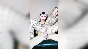 大波浪黄发极品御姐【上篇】新买的连体网袜！炮友猛舔无毛粉穴，骑乘位大屌爆插，高潮喷水爆菊花