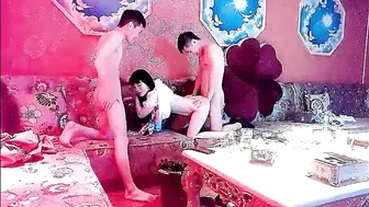 【歌厅3P】商K达人，夜夜笙歌，包间淫乱继续，兄弟两人重金3P小姐姐，苗条漂亮轮番上阵干爽