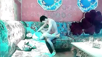 【歌厅3P】商K达人，夜夜笙歌，包间淫乱继续，兄弟两人重金3P小姐姐，苗条漂亮轮番上阵干爽