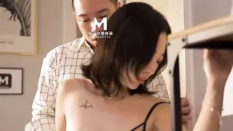 【麻豆传媒】徐蕾-蜜苏【争风吃醋3P姐妹丼】家庭乱伦系列之表姐来访的诱惑相奸，高清720P原版首发【MD0195】