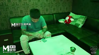 【麻豆传媒】无套系列【槟榔摊之恋-下】将女友卖给大佬3P中出，高清720P原版首发【SG-002】