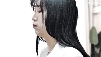 【天美传媒】李思思【不穿内衣的大学生】青春大学生在家没有穿内衣被快递小哥强干，高清720P原版首发【TM0155】