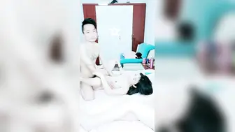 淫荡三姐妹【SPA-4P服务-下篇】全程露脸跟小哥玩4P，对着镜头激情上位浪荡呻吟，让小哥轮流爆草边亲边后入，直接射进骚穴中出