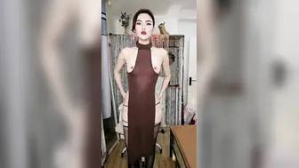 烈焰红唇妖艳浓妆御姐极度诱惑【下篇】丁字裤紧身裙搔首弄姿，内裤拨一边给你看穴，揉捏奶子换装连体吊带网袜