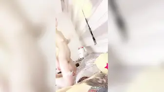 特写细节白虎逼逼，粉嫩干净，第一视角无套啪啪，姿势很多花样玩
