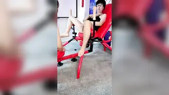 母女一起玩小哥真厉害【上篇】全程露脸轻SM调教母女，捆绑八爪椅口交大鸡巴舔弄骚逼，草了女儿草妈妈精彩刺激