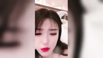 夜店气氛组渣女小可爱露脸激情大秀，深夜陪狼友发骚，诱惑舞蹈听狼友指挥展示性感骚穴，水多粉嫩人美又骚