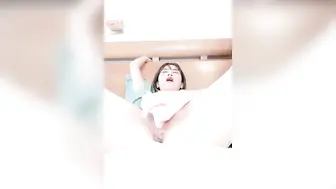 妖艳红唇牙套小姐姐女同双女大秀【上篇】舌头舔弄粉嫩美穴，特写假屌进出抽插，高潮喷水互换舔逼，翘起双腿插入爽翻