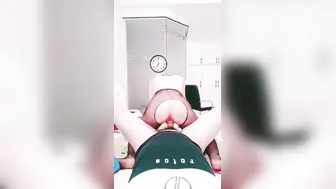 风骚御姐OL装扮，黑丝短裙很是性感，大战头套男，解开内衣一顿揉胸，主动骑乘爆插，正入猛操小穴
