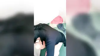 路边公厕勾搭陌生大哥激情啪啪，露脸骚逼公测自慰勾搭旁边蹲坑大哥口交大鸡巴，直接在厕所内啪啪，射屁股上