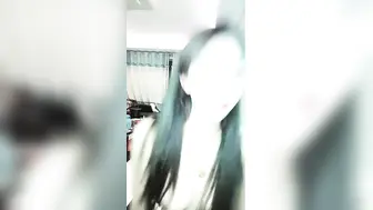 【脸红的夜晚】颜值绿播尝到甜头，收益暴涨，艳舞，女警装，特写鲍鱼