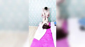 不正规的按摩店不正经的少妇，全裸让小哥全身精油按摩，揉奶又摸逼，大鸡巴直接草，多体位抽插浪荡呻吟不止