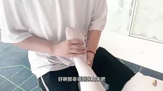 【萝莉少女】新晋极品网红美少女【元气兔】白丝洛丽塔的足丝服务，乳首刺激丝滑美足，阵阵娇吟中爆射浓汁