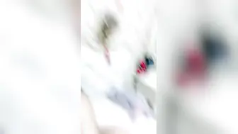 【萝莉系新人18萌妹】双马尾活力美少女，全裸诱惑揉捏贫乳，叫起来很好听，粉嫩多毛小穴，近距离掰开特写