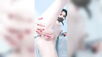 【顶级美腿女神-性感裸舞-下篇】暴力自慰各种棒子轮番上，高潮大量喷水，极品美臀假屌骑坐，撑爆小穴喷了一镜子水