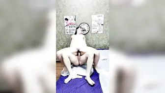 按摩店男技师勾搭风骚女顾客，大骚奶子大屁股让小哥玩弄蹂躏，大鸡巴暴力抽插骚穴，浪叫呻吟快把骚逼顶穿了