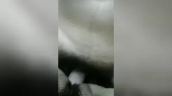 娇羞小姐姐露脸颜值好高，情趣内衣诱惑跟大哥深夜激情啪啪，无套爆草抽插让大哥射在嘴边舔精液吃不要错过