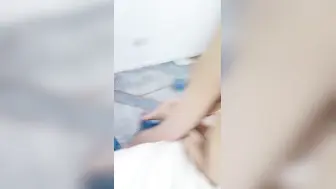 【极品骚妇群交-下篇】好几个男人玩一个骚女，又草逼又草嘴给小少妇搞的神魂颠倒，爽得浪叫求饶，多体位抽插玩弄干到求饶双腿发抖