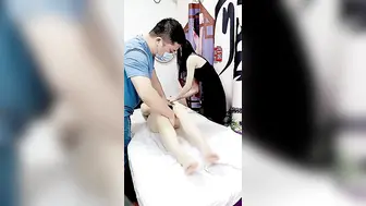 SPA养生会馆小哥深夜双飞两个骚逼少妇【park1】黑丝情趣露脸道具玩弄骚穴，一起舔鸡巴各种体位轮草两女激情不断