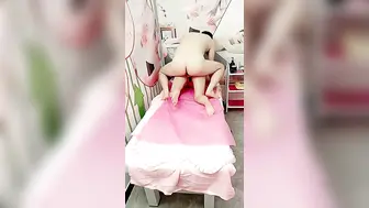 【SPA会馆】美女强制高潮，小哥的按摩手法一流给少妇弄的骚逼已湿透，大鸡巴果断插入多体位蹂躏爆草真刺激