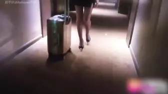 超颜值极品女神〖狐不妖〗带性感母狗秘书出差黑丝诱惑无套内射，性感黑丝小高跟LO包臀裙，优雅气质尤物小骚货