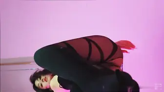 【CC主播胡椒粉全裸自慰流出】贫乳美臀大长腿，一脸骚样高潮脸