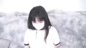 白丝运动装的可爱穴妹