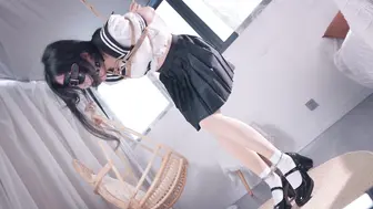 【悠米定拍】《调教M女友》被男友迷晕无情调教，假阳口塞爆插小嘴干呕流水+吊绑、跪吊、拉拽股绳+强制开腿器+口球+脚铐+AV棒刺激嫩xue