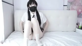 「lazypiggy懶懶豬」《甜美游戏陪玩》，女陪玩玩到一半被强行推倒插入，无套内射白虎嫩穴