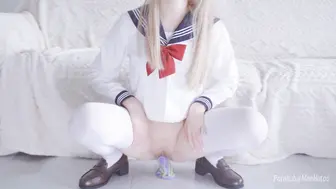 美少女骑着大假阳具，直到可爱的颤抖高潮！