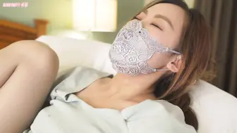 性感jiejie家中自慰被邻居看到 邻居吃掉白浆把jiejie操进衣柜