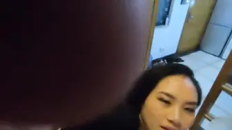 反差学生母狗-外语学院水嫩性感大学美女，被鸡巴粗大的强壮男友直插无毛小嫩逼