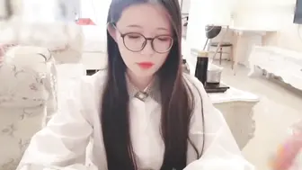反差网黄 司雨 清纯外表却超级会口交