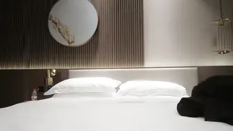 深夜场约了个高颜值气质妹子 啪啪舌吻互摸口交上位骑乘侧入猛操呻吟很嗲