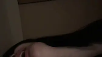 清纯学生妹拿着手机对着镜子拍摄被男友后入