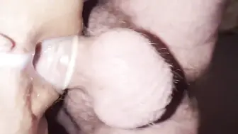 熟女阿姨在家，被大洋吊操的白浆直流，少妇实在太色情了