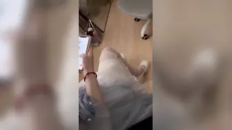 江南第一深情-夜店认识蓝白裙大胸妹，把大屌放进去照顾她的小穴