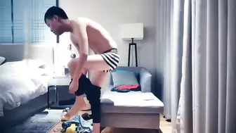 蓝裙妹换穿情趣护士装骑乘后入变换各种姿势