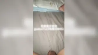 调教北京短发女大学生-当面大黑牛自慰喷水叫声骚，穿上肉色丝袜边插边自慰伸出舌头超级骚