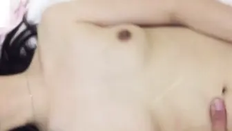 情侣泄密自拍 眼镜妹被啪啪颜射口爆！