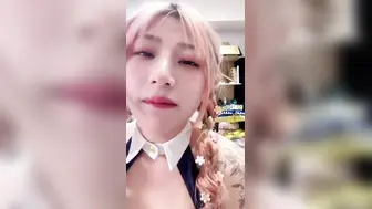 换衣自慰拍摄 脱下内裤后立马变淫荡 乳交口交女上通通有 艾玛 Emma