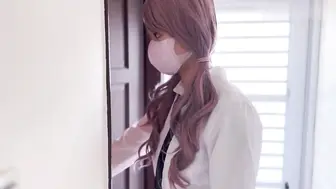 目睹妈妈与继父做爱，产生了难以压抑的兴奋