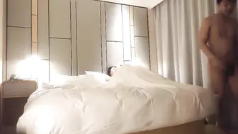 大长腿妹子，舔弄口交大力猛操