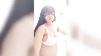 【孕妇淫妻】孕妇自慰幻想抠逼