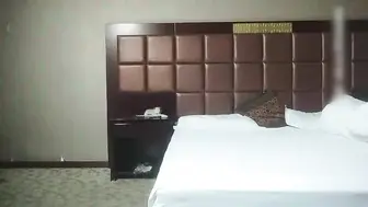 约足疗店上班的气质骚阿姨偷情，搞到阿姨说要尿了受不了