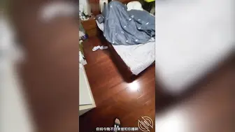 给女儿买手机诱导女儿口交 最后强插破处内射